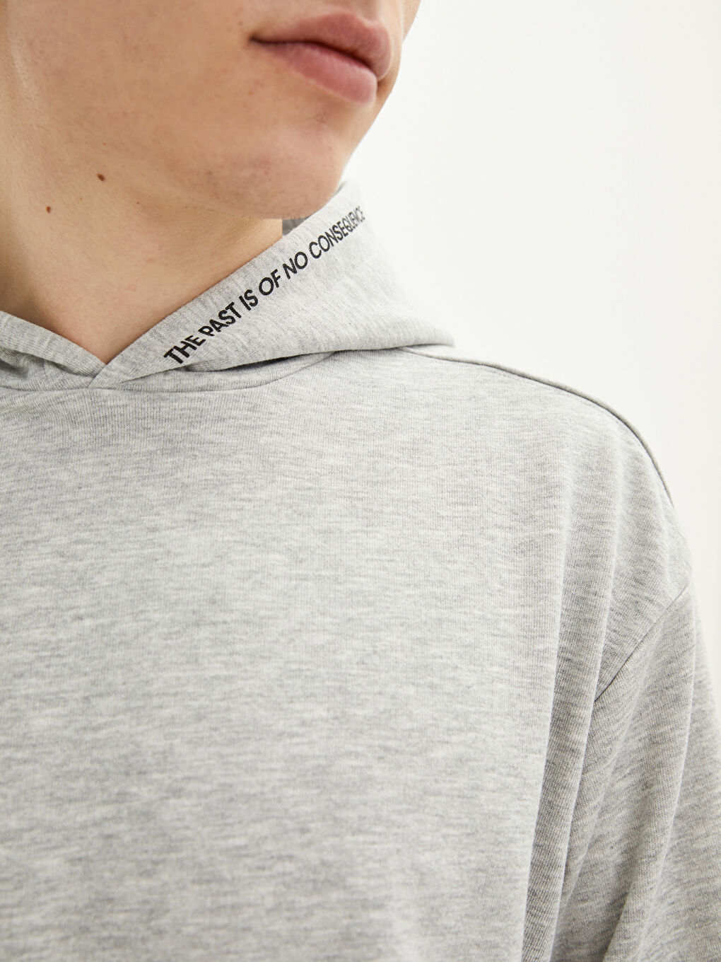 Базовая Мужская Толстовка с Капюшоном и Длинным Рукавом-3