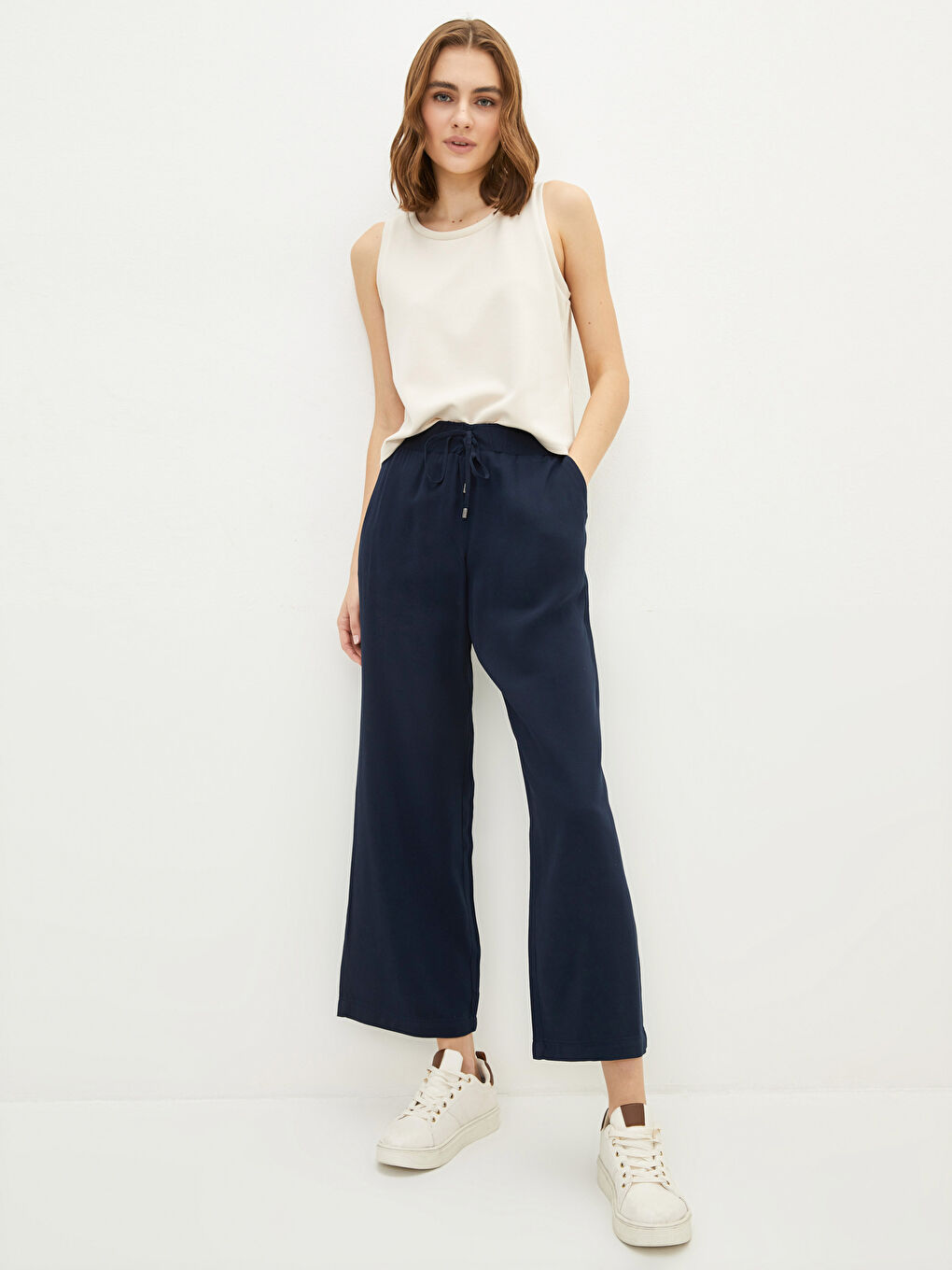 بنطلون للسيدات بخصر مرن وجيوب مستقيمة مصنوع من الفيسكوز