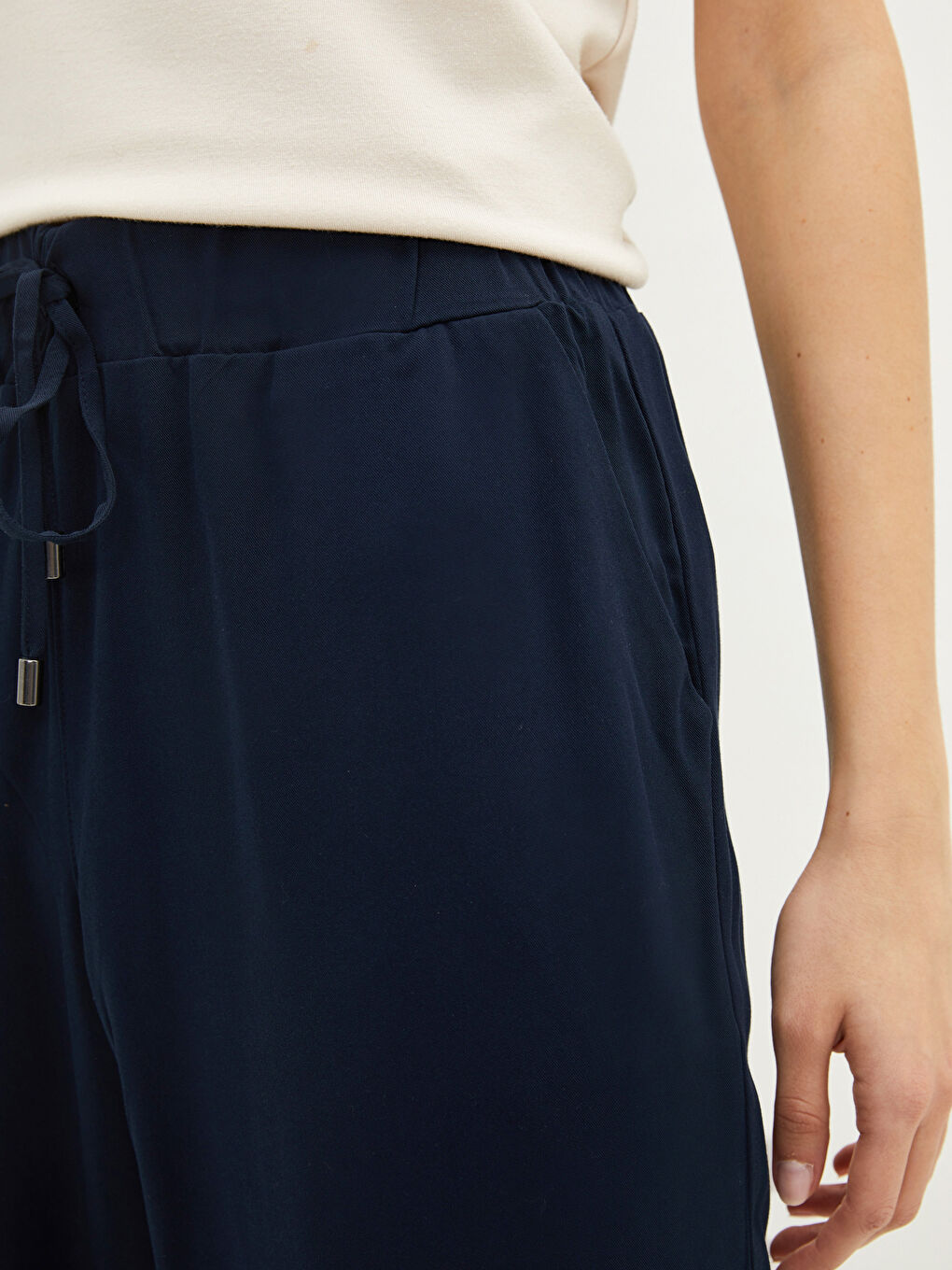 بنطلون للسيدات بخصر مرن وجيوب مستقيمة مصنوع من الفيسكوز-2