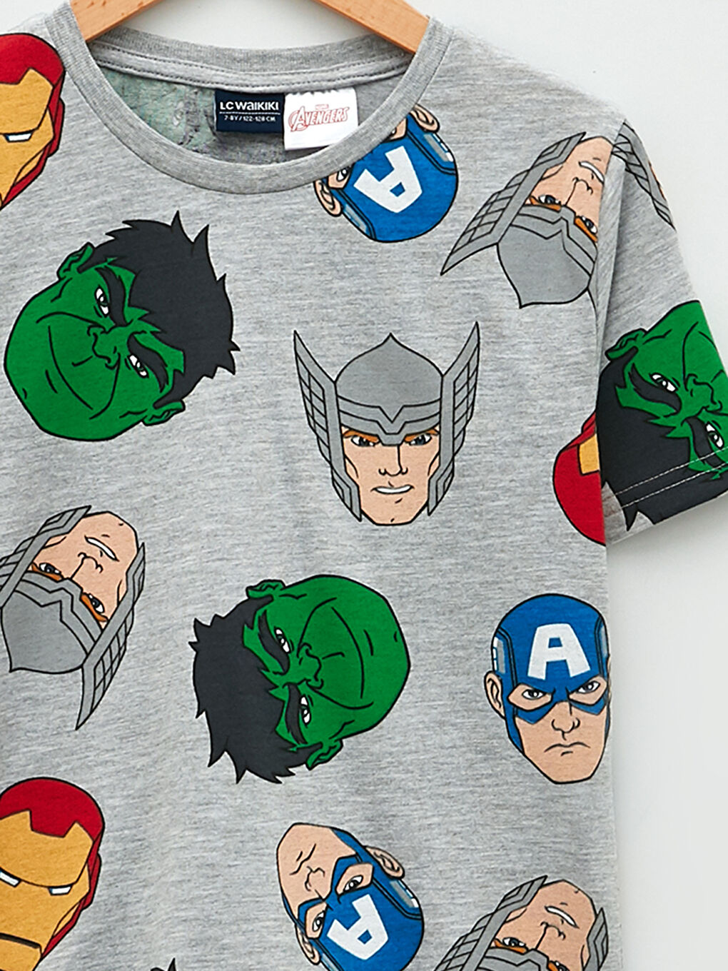 LCW Kids T-Shirt mit Avengers-Print und Kurzen Ärmeln für Jungen -S2AG01Z4-LRW