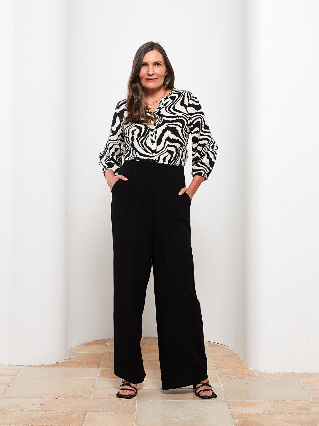 Siyah Beli Lastikli Düz Viskon Kadın Pantolon