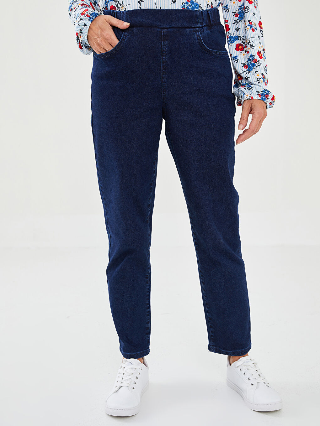 Jean Pour Femmes Coupe Standard Taille Élastique Droit Avec Poches Détaillées-3