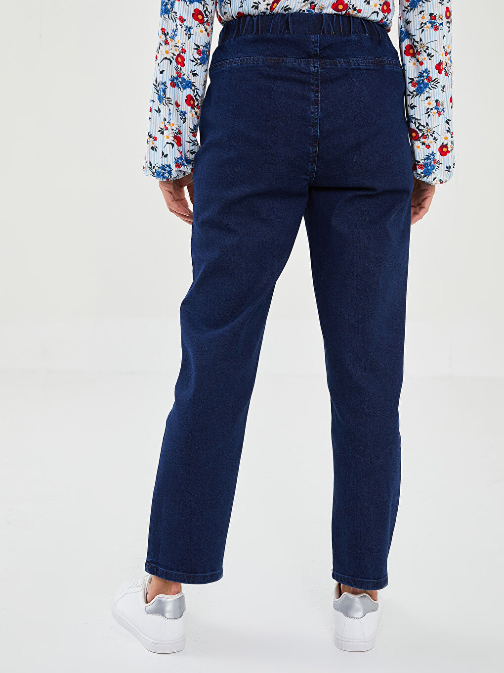 Jean Pour Femmes Coupe Standard Taille Élastique Droit Avec Poches Détaillées-4