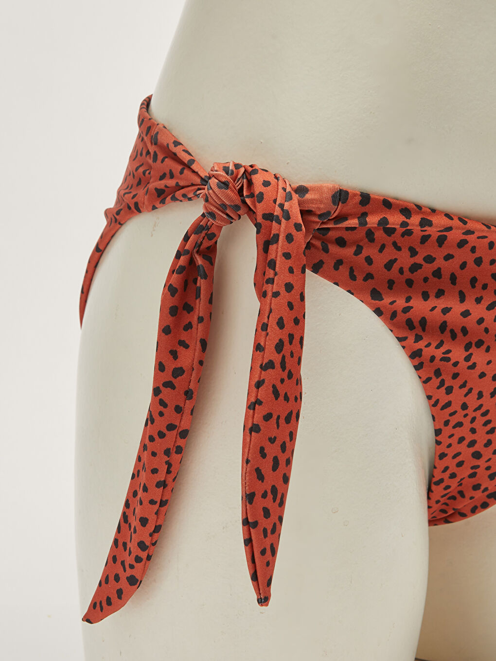 Turuncu Desenli Kadın Bikini Alt-2