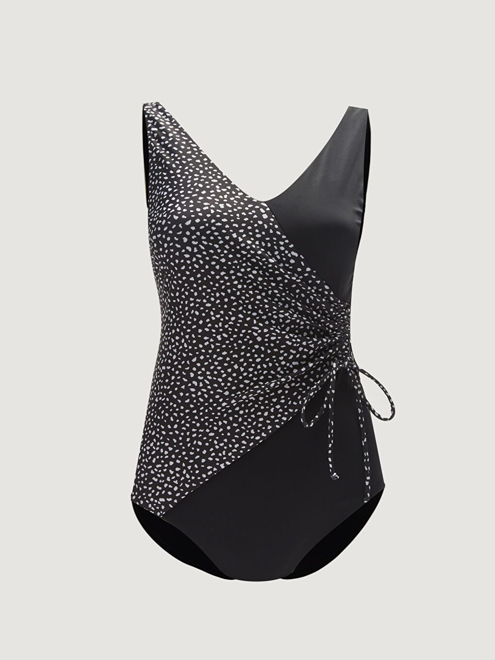 مايوه نسائي بياقة على شكل حرف V ومطبوع