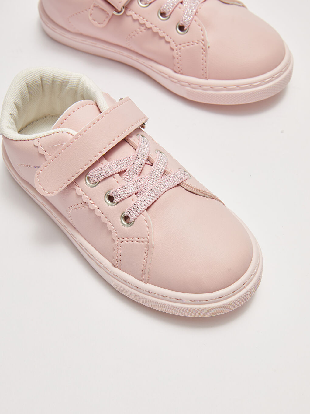 أحذية رياضية للبنات الرضع مع أربطة وإغلاق لاصق-3