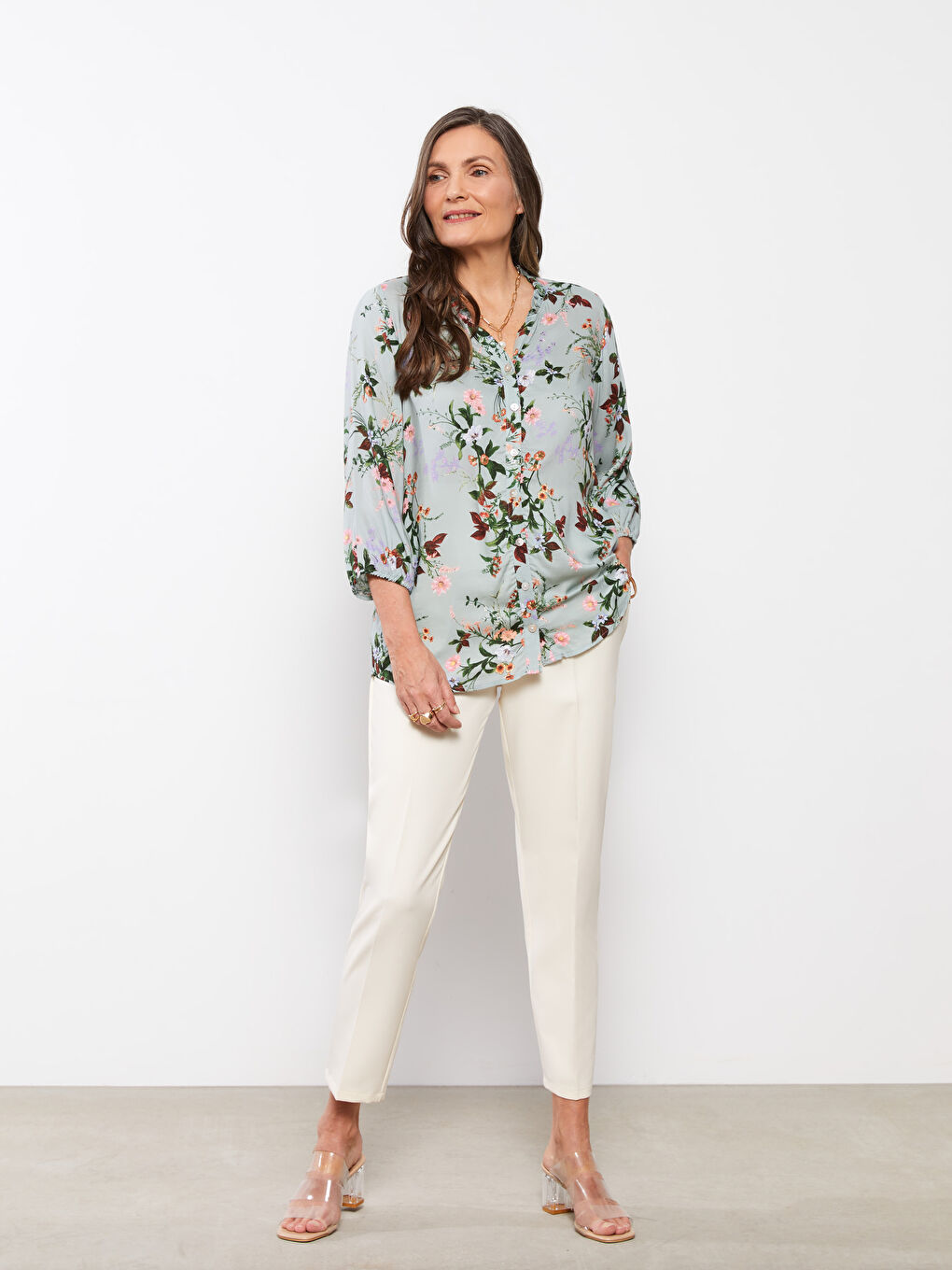 Yeşil Kaçık Yaka Çiçekli Viskon Kadın Gömlek-1