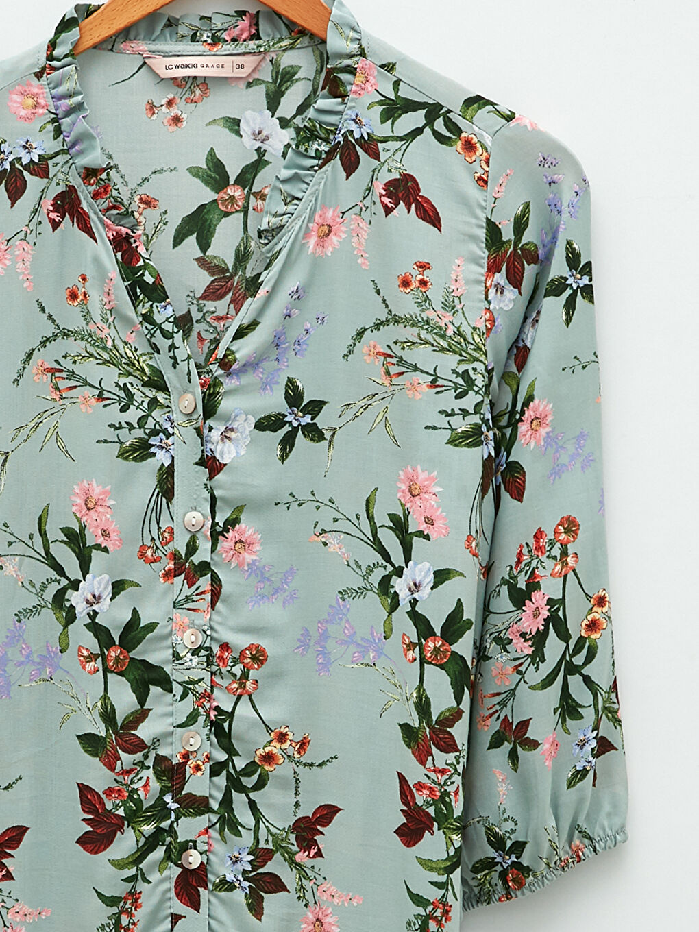 Yeşil Kaçık Yaka Çiçekli Viskon Kadın Gömlek-7