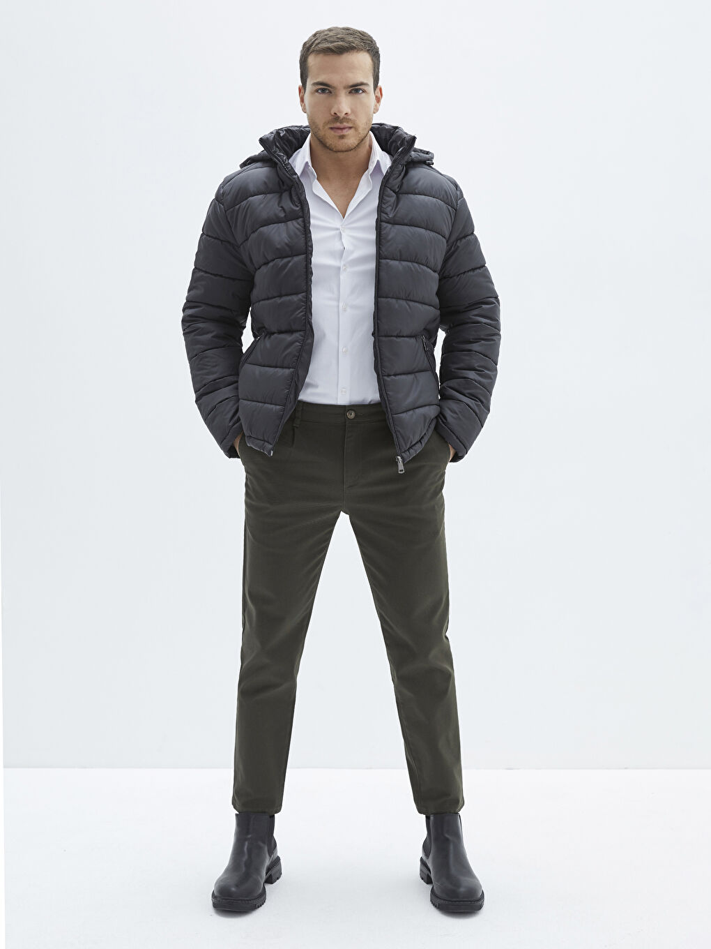 Siyah Standart Kalıp Kapüşonlu Erkek Şişme Mont-1