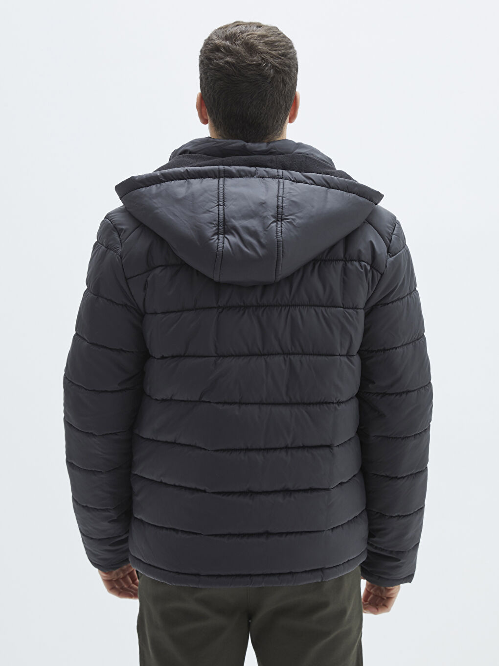 Siyah Standart Kalıp Kapüşonlu Erkek Şişme Mont-4