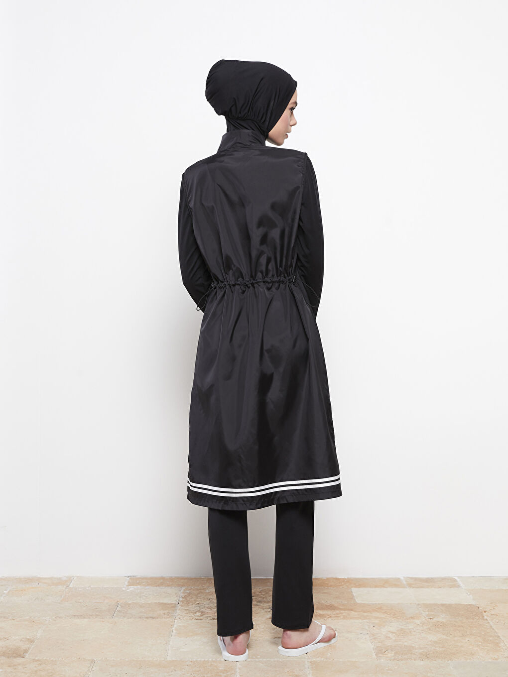 Siyah Dik Yaka Düz Uzun Kollu Kadın Tesettür Mayo Takımı-5