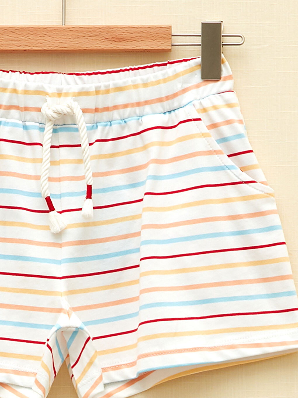 LCW Kids شورت بنات قطن مخطط بخصر مطاطي -S2AJ34Z4-P8J