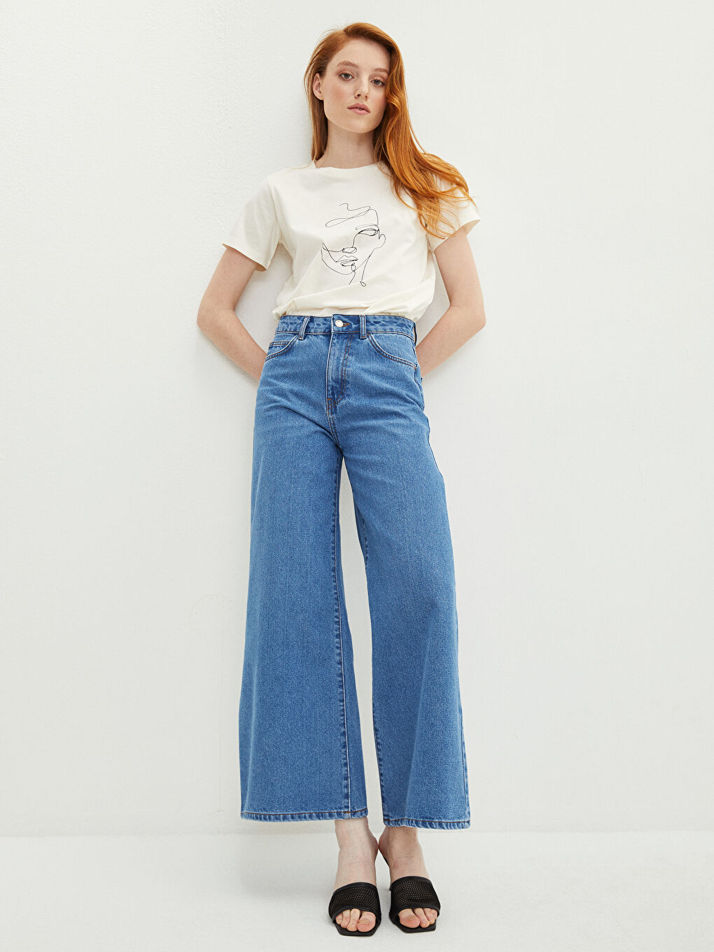 İndigo Standart Fit Cep Detaylı Geniş Paça Rodeo Kadın Jean Pantolon-1