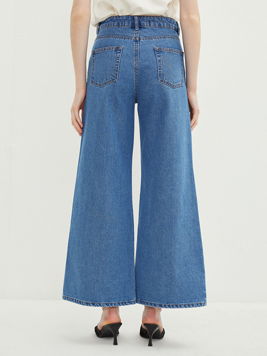 İndigo Standart Fit Cep Detaylı Geniş Paça Rodeo Kadın Jean Pantolon-3