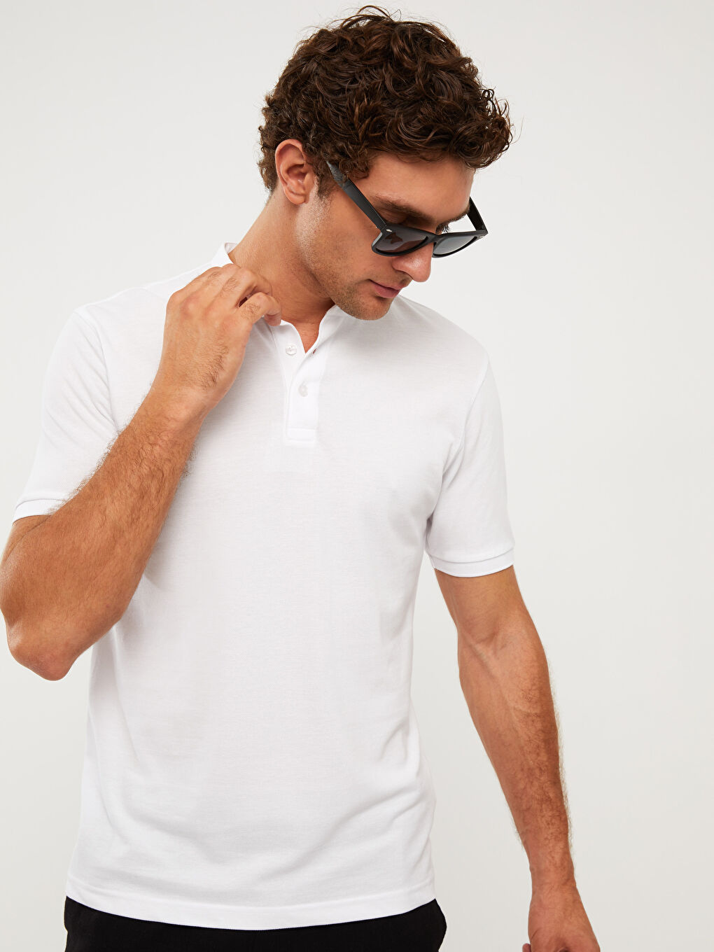 Beyaz Hakim Yaka Pike Erkek Tişört-2