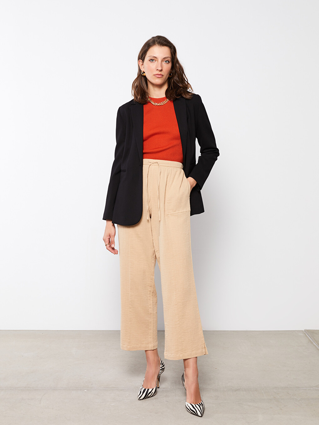 Elastic Waist Comfortable Fit Straight Pocket Women's Trousers Detailed-1