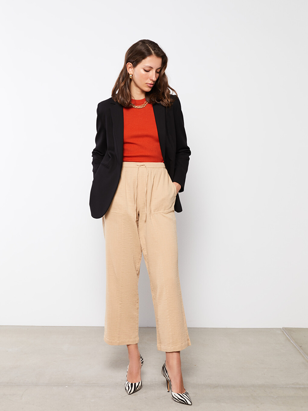 Elastic Waist Comfortable Fit Straight Pocket Women's Trousers Detailed-2