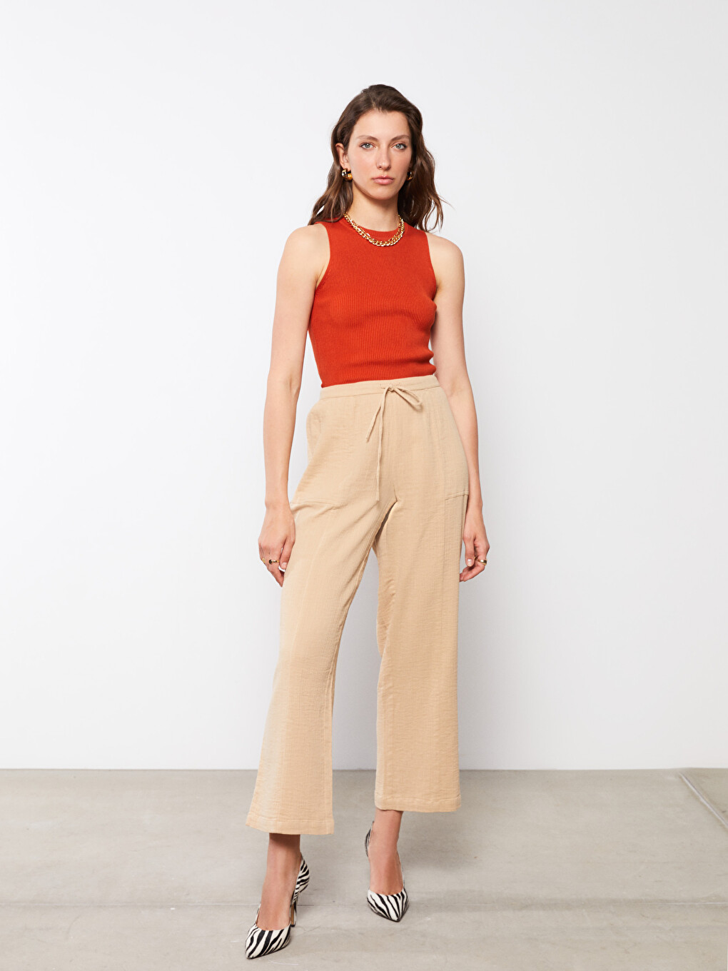 Elastic Waist Comfortable Fit Straight Pocket Women's Trousers Detailed-3