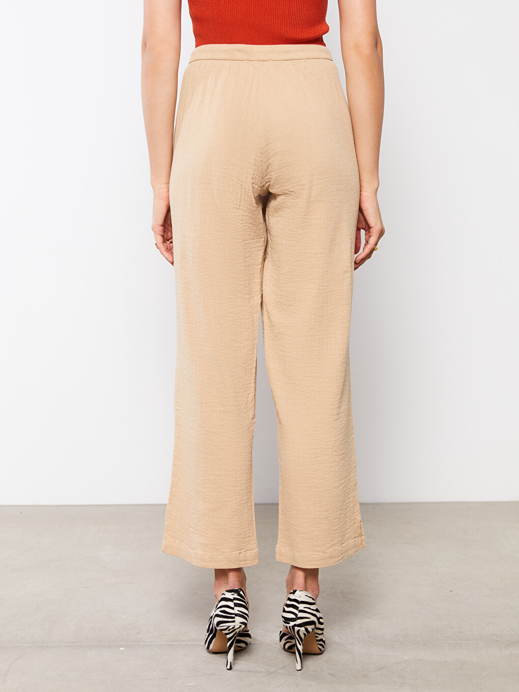 Elastic Waist Comfortable Fit Straight Pocket Women's Trousers Detailed-4