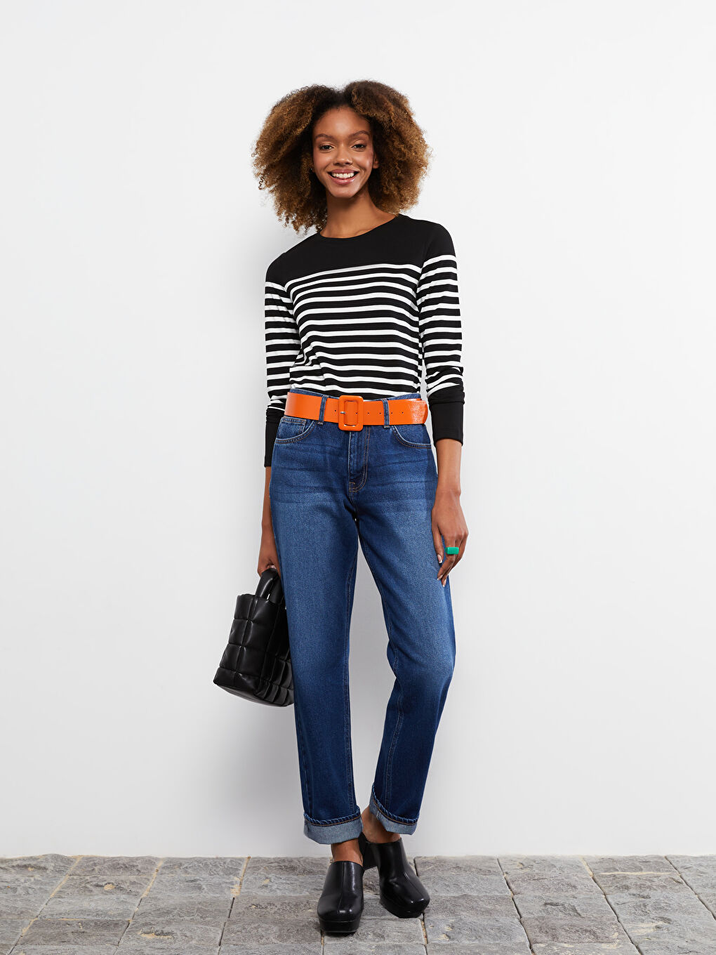 Siyah Bisiklet Yaka Çizgili Uzun Kollu Kadın Tişört