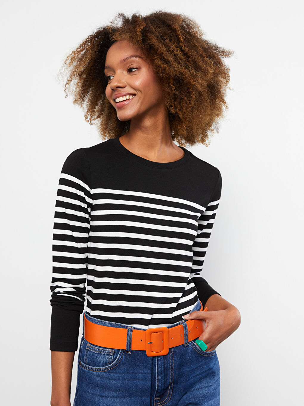 Siyah Bisiklet Yaka Çizgili Uzun Kollu Kadın Tişört-1