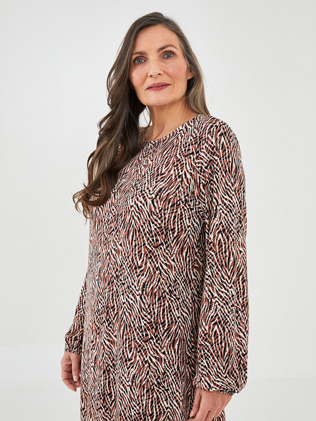 فستان نسائي ياقة دائرية منقوش كم طويل استمارة-1