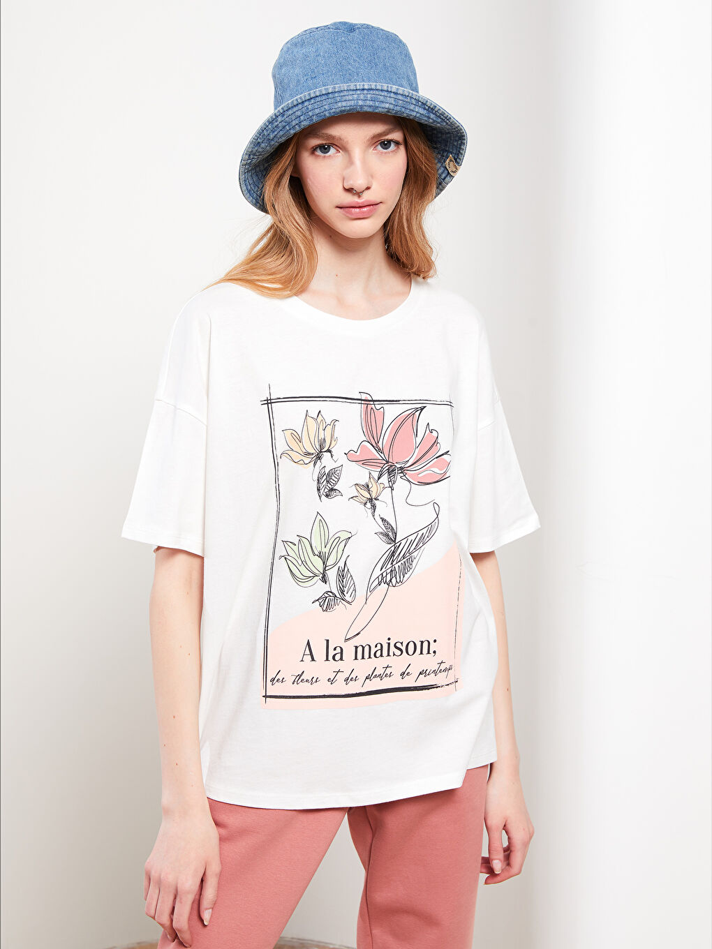 Ekru Bisiklet Yaka Baskılı Kısa Kollu Pamuklu Kadın Tişört