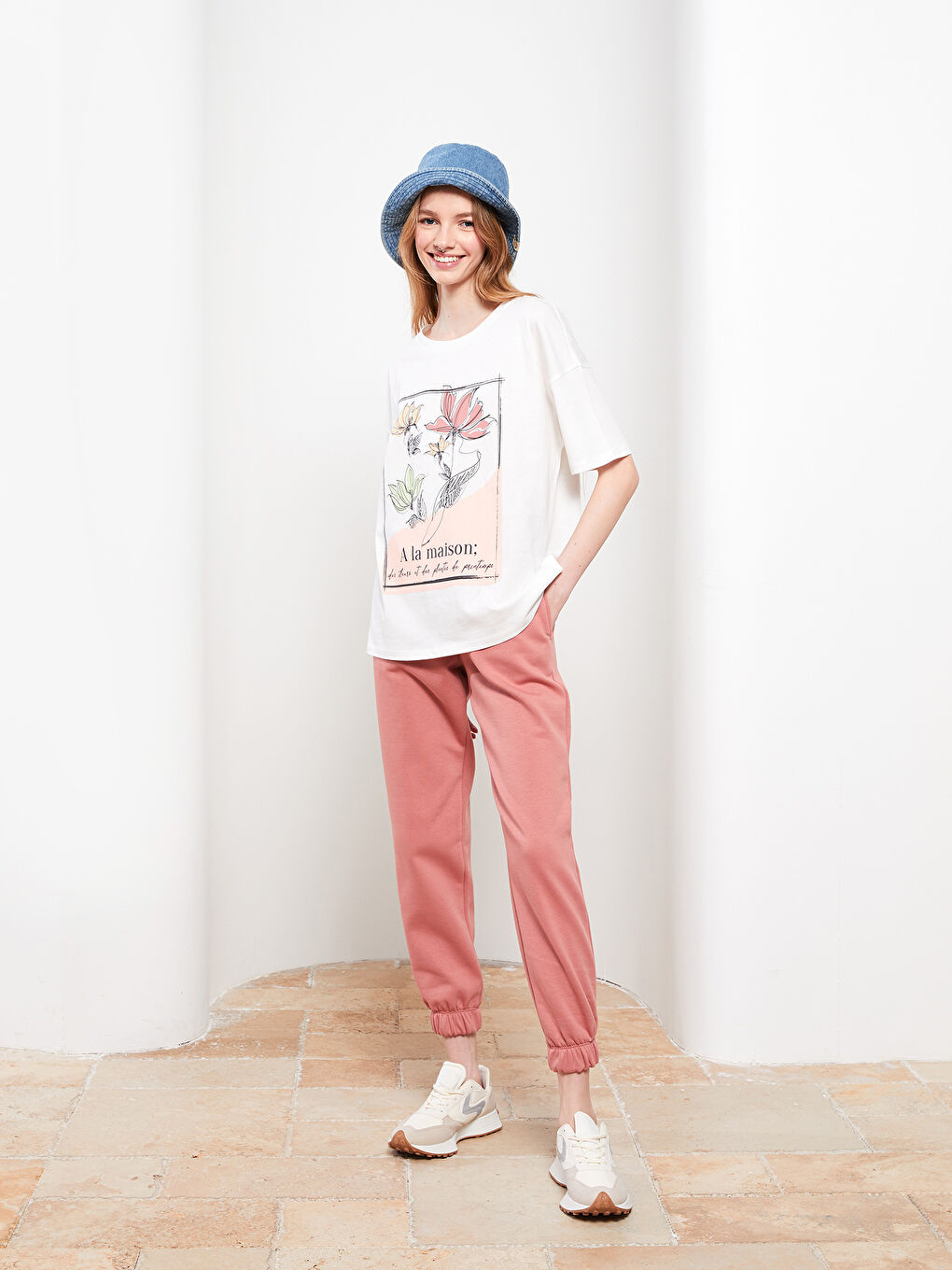 Ekru Bisiklet Yaka Baskılı Kısa Kollu Pamuklu Kadın Tişört-1