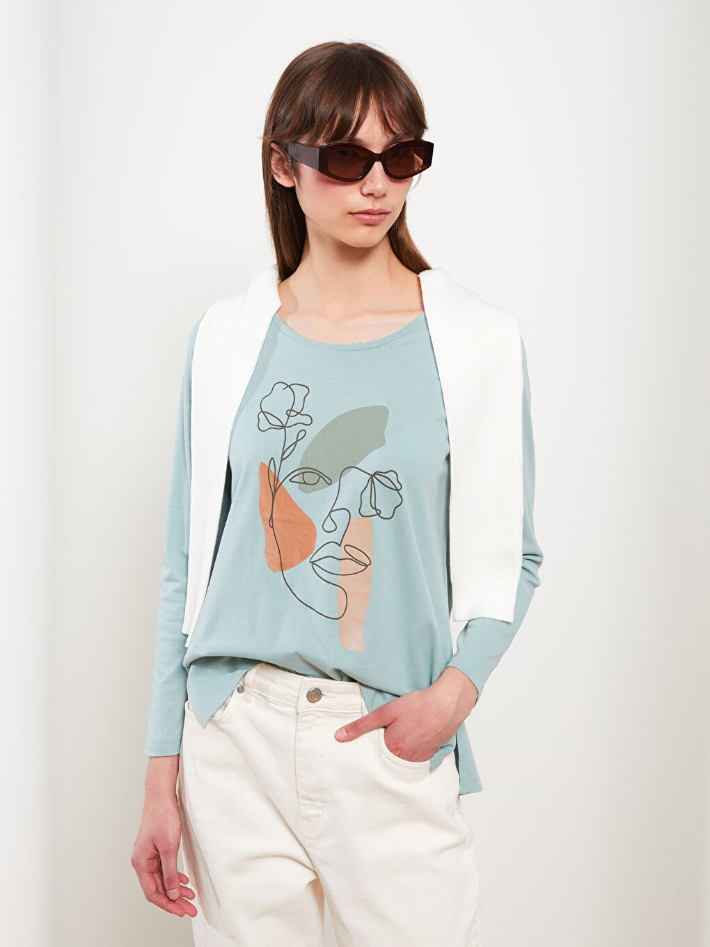 LCWAIKIKI Classic Crew Neck Printed Long Sleeve Cotton Women's T-shirt -S2AR90Z8-GBZ