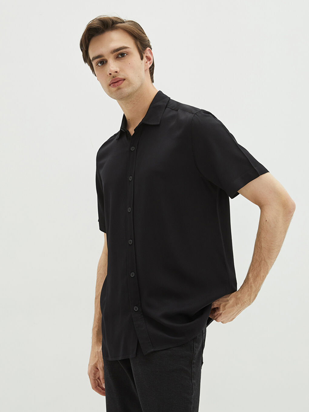 Siyah Slim Fit Kısa Kollu Gabardin Erkek Gömlek-1