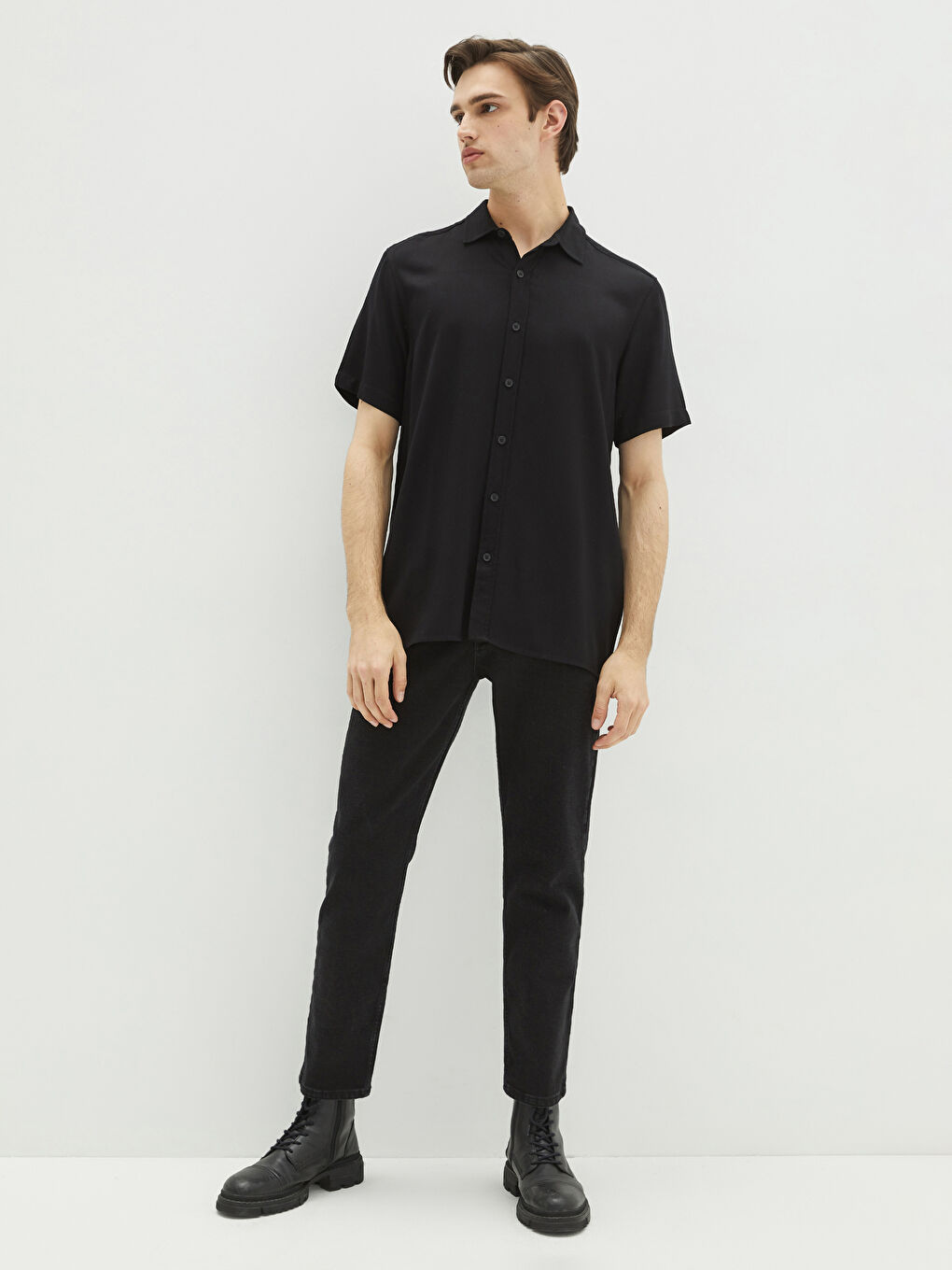 Siyah Slim Fit Kısa Kollu Gabardin Erkek Gömlek-2