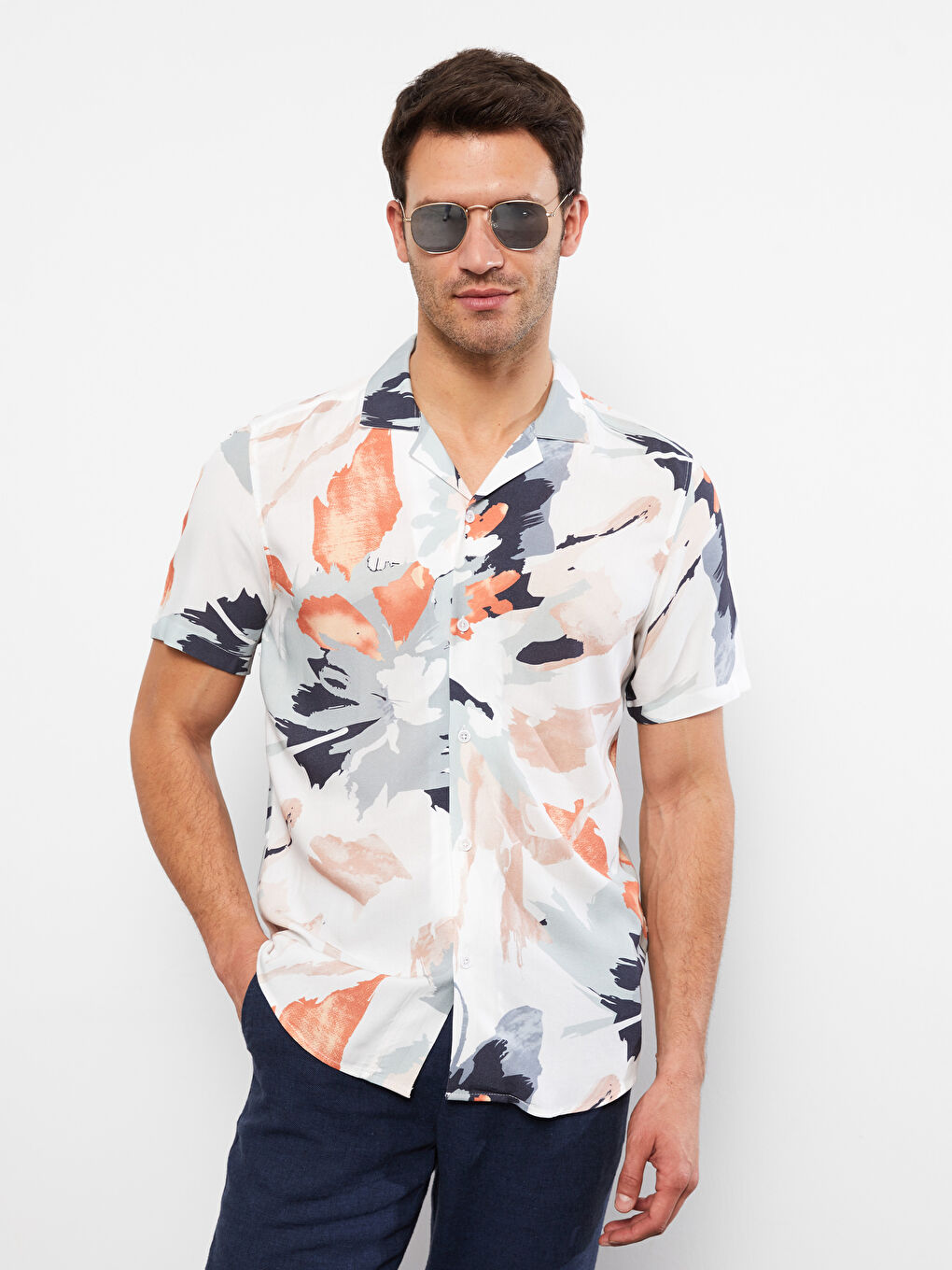 Beyaz Slim Fit Resort Yaka Kısa Kollu Desenli Viskon Erkek Gömlek