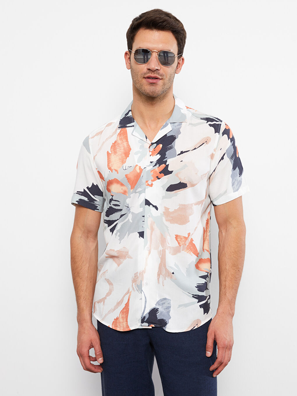 Beyaz Slim Fit Resort Yaka Kısa Kollu Desenli Viskon Erkek Gömlek-1