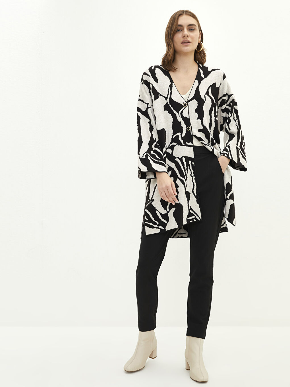 Siyah V Yaka Desenli Oversize Kadın Triko Hırka-3