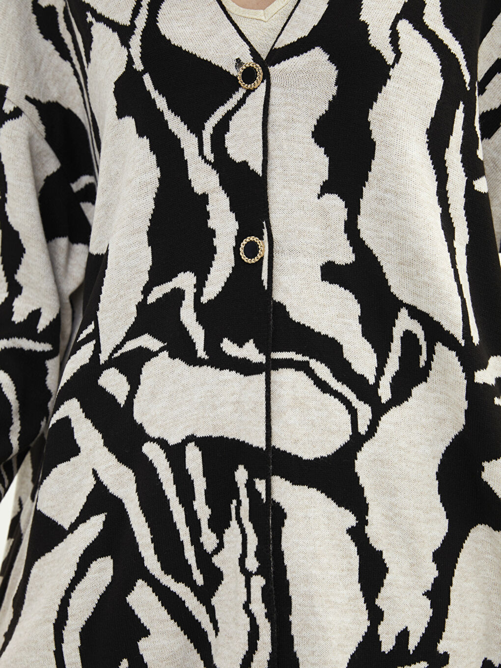 Siyah V Yaka Desenli Oversize Kadın Triko Hırka-4