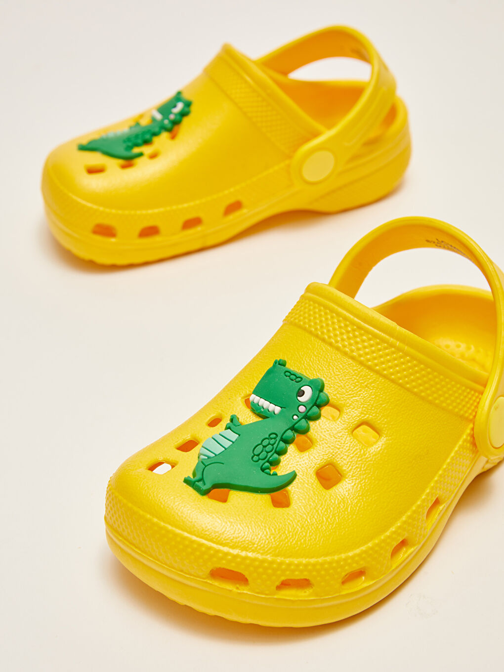 صنادل أولاد صغار بتفاصيل رقعة-2