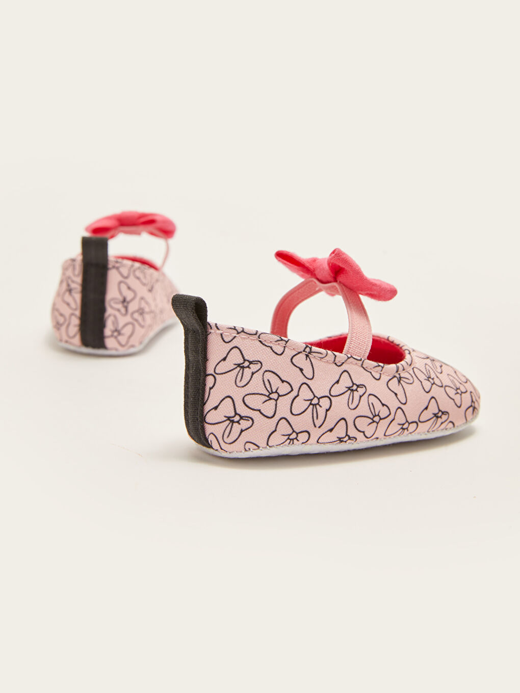 أحذية بنات رضع مرخصة من Minnie Mouse بتفاصيل فيونكة-4