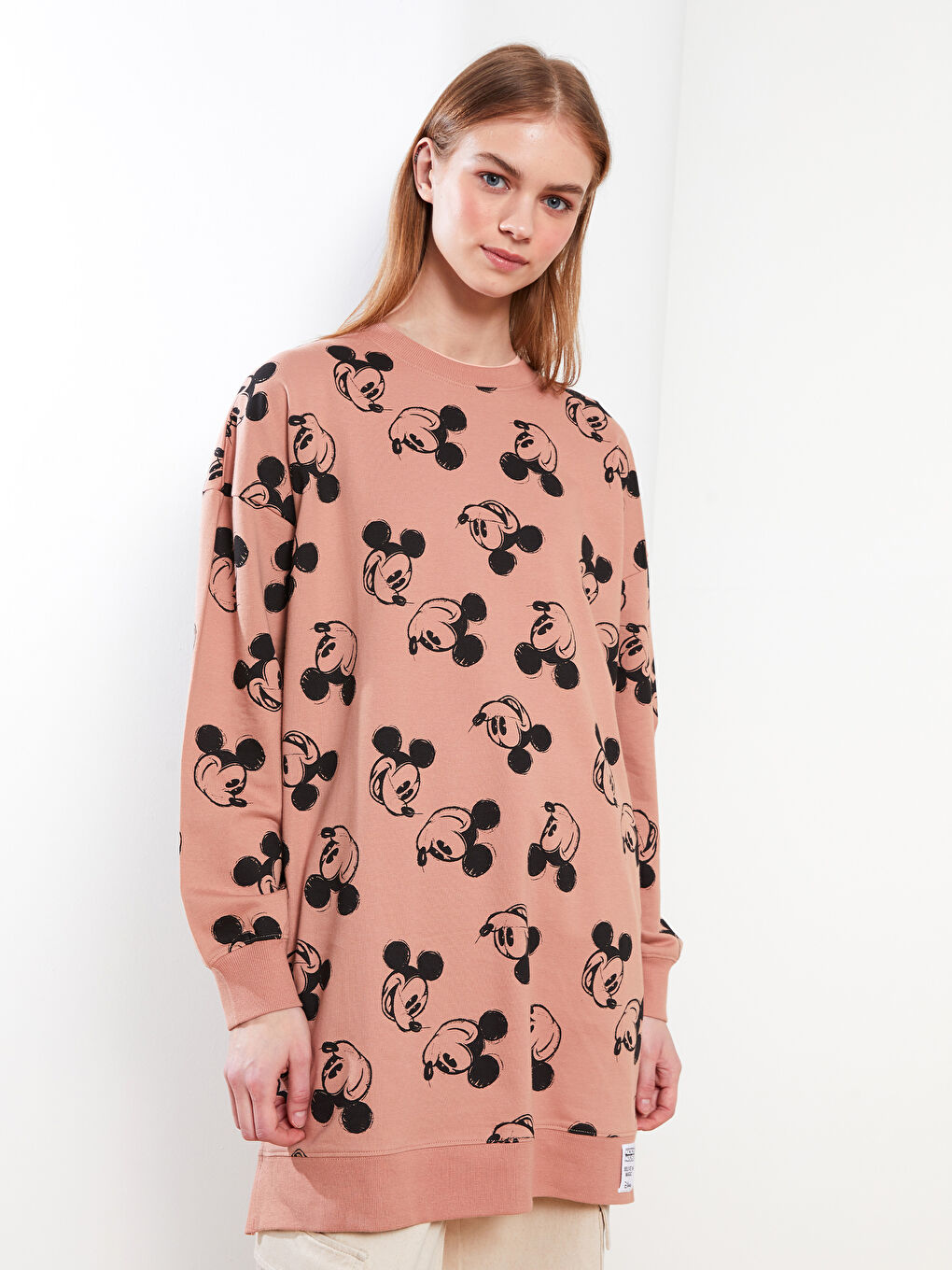 LCW Modest Bisiklet Yaka Mickey Mouse Baskılı Uzun Kollu Oversize Pamuklu Kadın Sweatshirt Tunik -S2AV97Z8-LT4