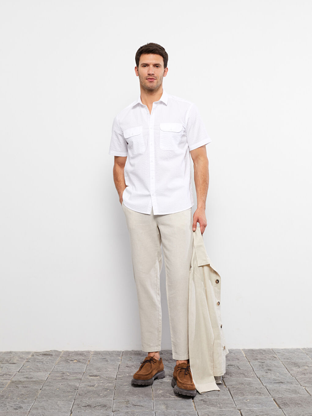 Beyaz Rahat Kalıp Kısa Kollu Erkek Gömlek