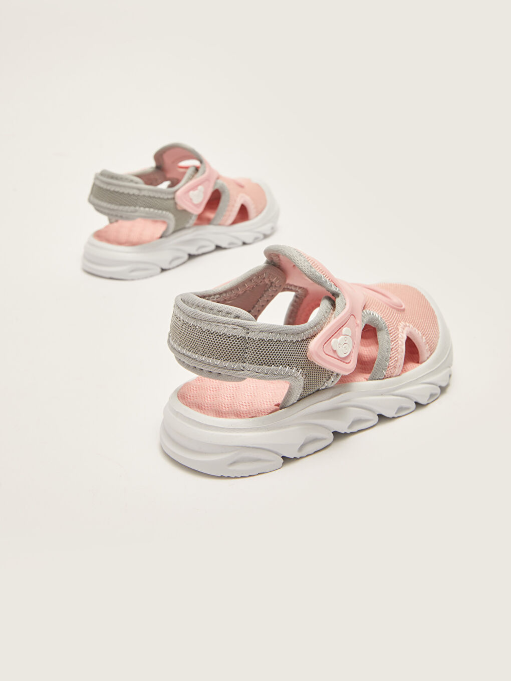 ნაბეჭდი, ჰუკი და ლუპი შესაკრავით, ჩვილის გოგონას სანდლები-4