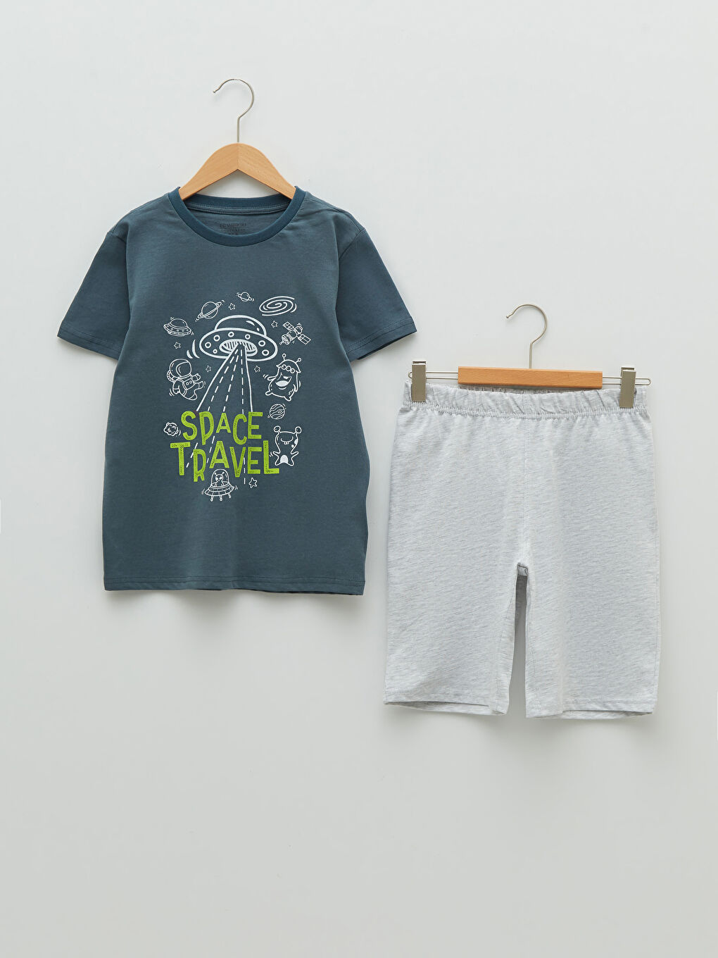 LC Waikiki Crew Neck Printed Short Sleeve Boys' Shorts Pyjama Set -S2BA45Z4-RTE
