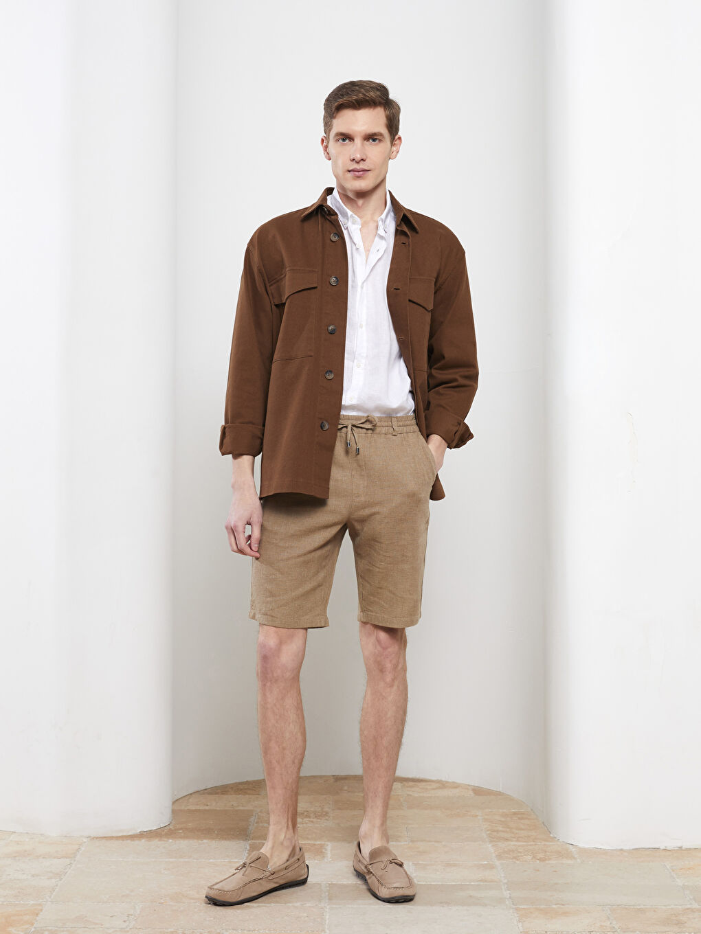 شورت للرجال بقصة رفيعة وتفاصيل ربط