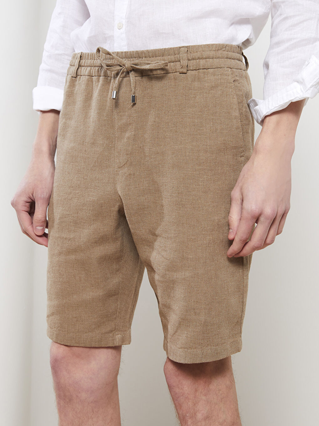 شورت للرجال بقصة رفيعة وتفاصيل ربط-3