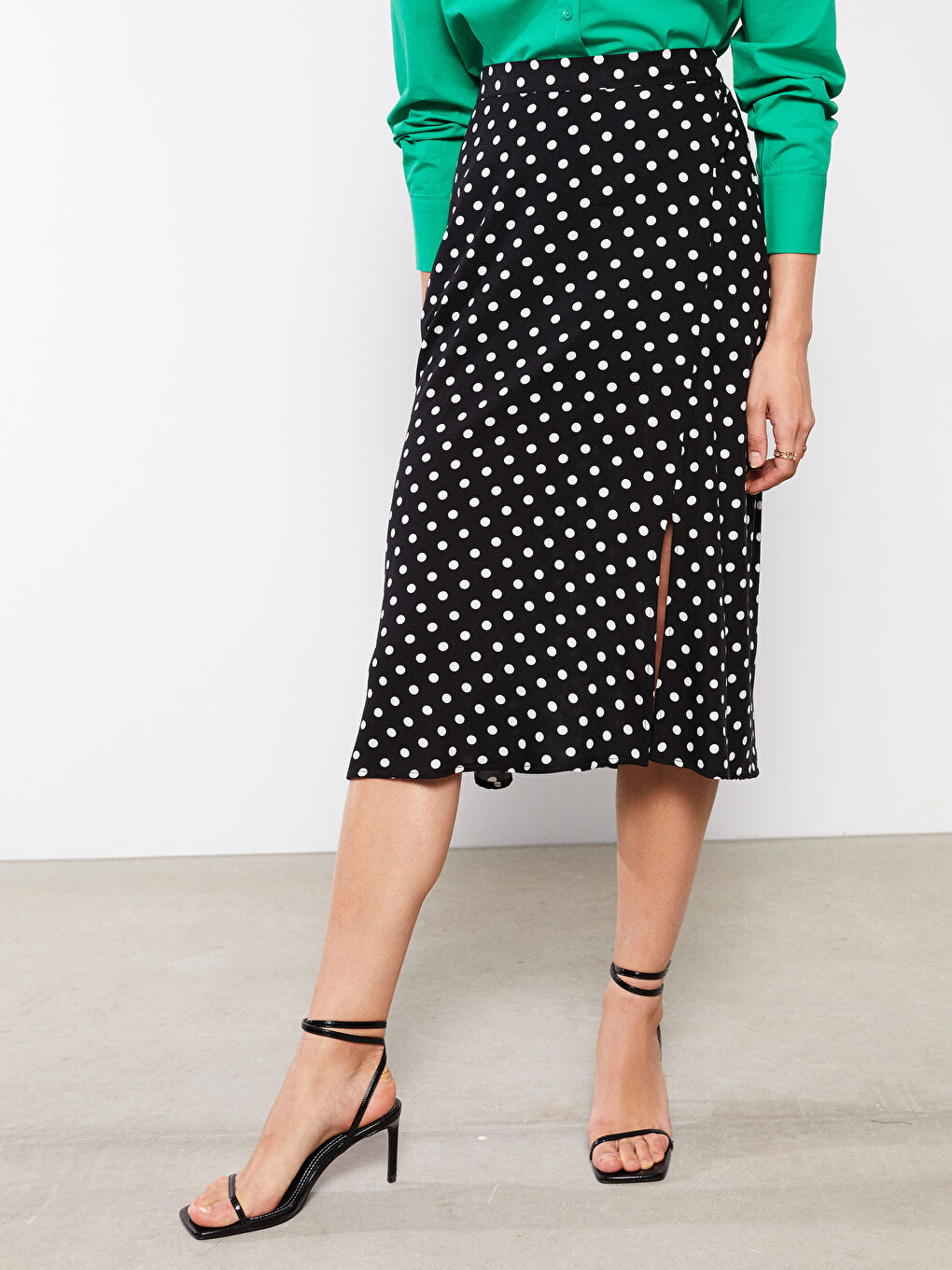 Siyah Beli Lastikli Puantiyeli A Kesim Kadın Viskon Etek-3