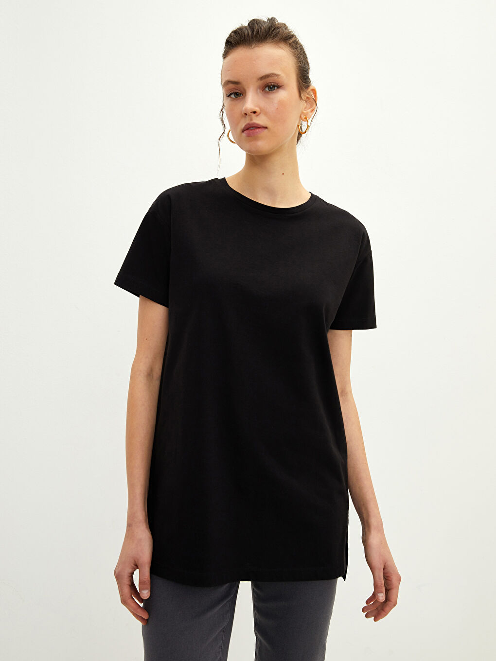 Siyah Bisiklet Yaka Düz Kısa Kollu Pamuklu Kadın Tişört