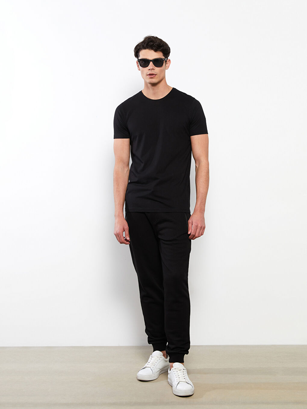 تيشيرت رجالي برقبة دائرية من قماش جيرسي-1