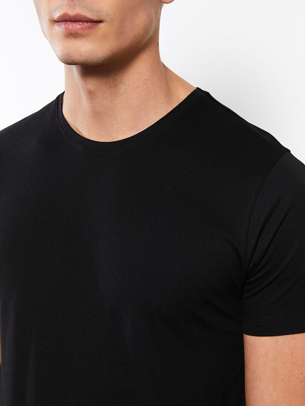 تيشيرت رجالي برقبة دائرية من قماش جيرسي-3