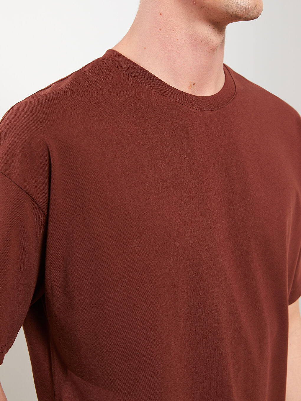 تیشێرت ئۆڤەرسایز یه‌خه‌ خڕ قۆڵ كورت جێرسی بۆ پیاوان-3