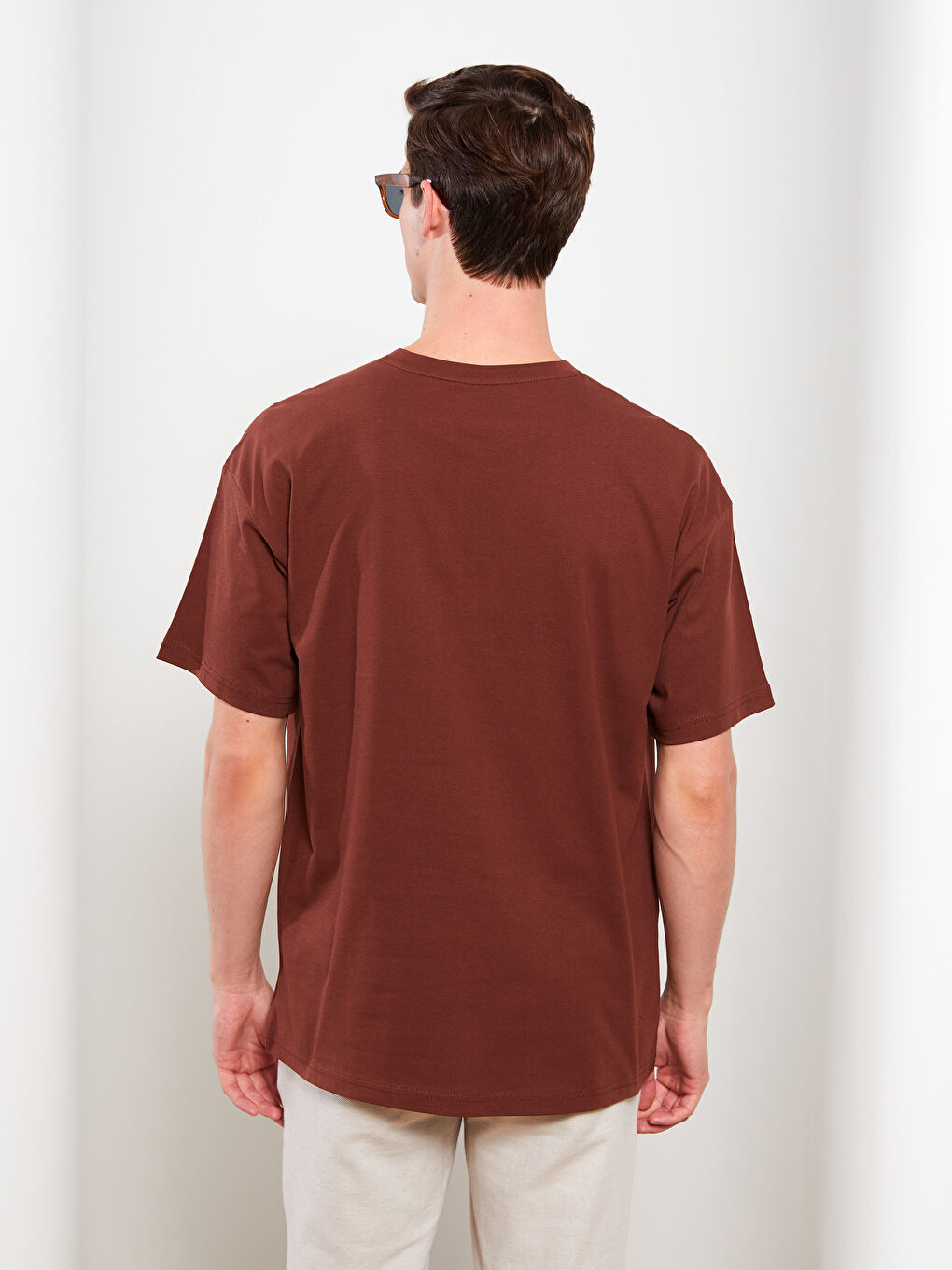 تیشێرت ئۆڤەرسایز یه‌خه‌ خڕ قۆڵ كورت جێرسی بۆ پیاوان-4