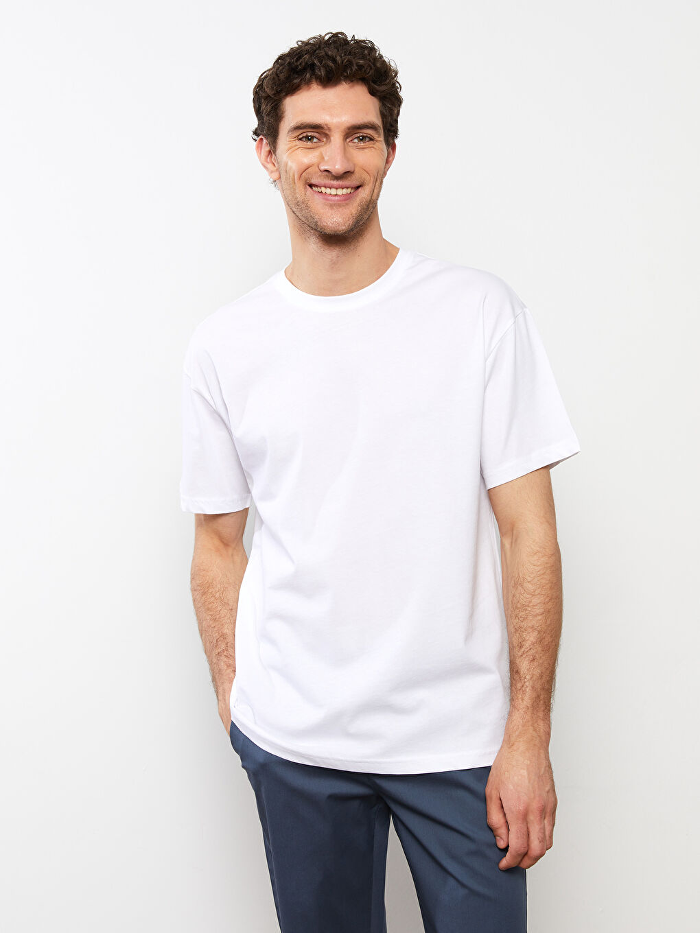 Beyaz Oversize Bisiklet Yaka Kısa Kollu Penye Erkek Tişört-1